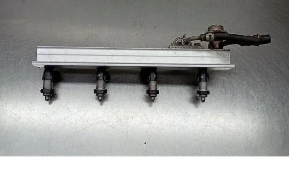 Honda HR-V Fuel injector supply line/pipe 