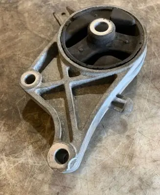 Engine mount bracket
