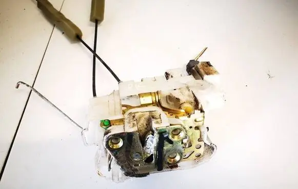 Subaru Outback Front door lock