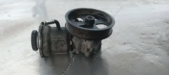 Toyota Corolla Verso AR10 Power steering pump
