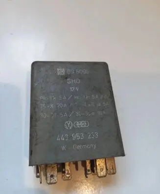 Volkswagen PASSAT B5 Hazard warning light relay 443953233 895096 3055010A