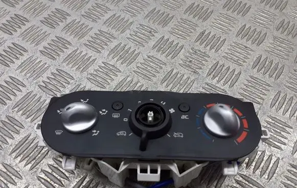 Renault Twingo II Interior fan control switch 