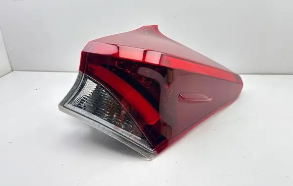 Toyota Auris E180 Rear/tail lights E418671