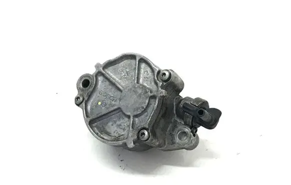 Ford Focus Vacuum pump D1562C1 C704P