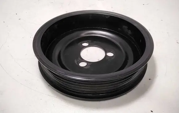 Volkswagen Polo IV 9N3 Water pump pulley 03D121028B