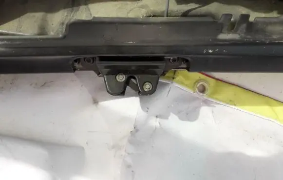 Peugeot 206 Tailgate/trunk/boot lock/catch/latch