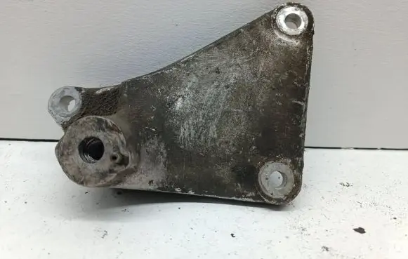 Mercedes-Benz Vaneo W414 Engine mounting bracket A6682230104