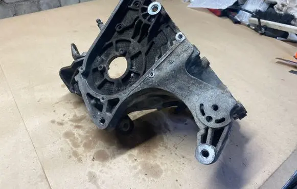 Opel Insignia A Fuel pump bracket 55566003 C2836
