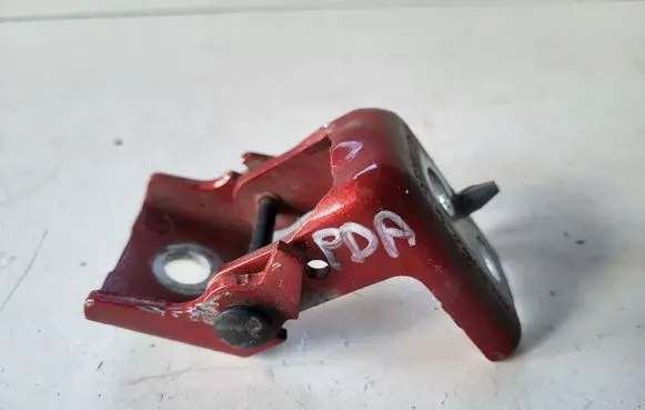 Peugeot 2008 I Front door lower hinge 