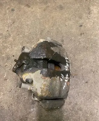Volkswagen PASSAT B6 Front brake caliper
