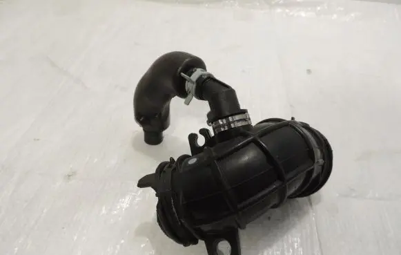 Ford Focus Air intake hose/pipe HG9Q-9G944-AE