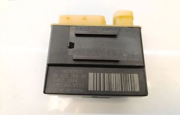Peugeot 3008 I Glow plug pre-heat relay 9662570880