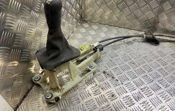 Volvo S40 Gear shifter/selector 8653912