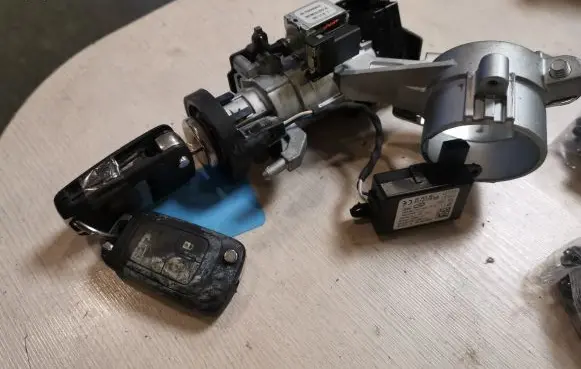Opel Insignia A Ignition lock