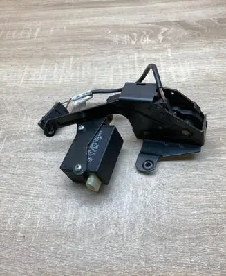 BMW 5 E39 Tailgate window lock/catch/latch 8384069 8238469