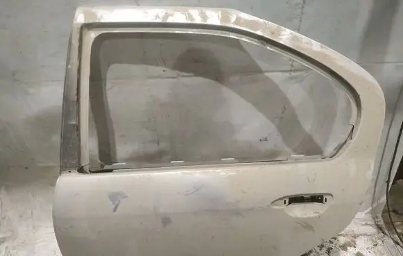 Nissan Primera Rear door PILKOS