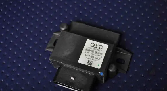 Audi A7 S7 4G Fuel injection pump control unit/module 8G0906093F