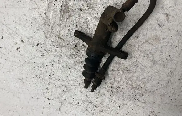 Clutch slave cylinder