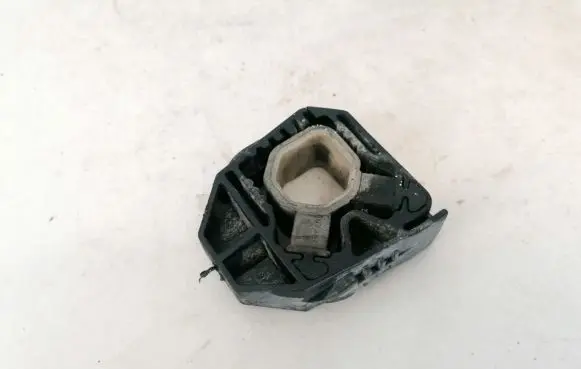 Volkswagen PASSAT B6 Radiator mount bracket 1k0121867d