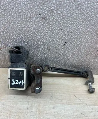 Mercedes-Benz CLS C219 Air suspension front height level sensor A0105427717