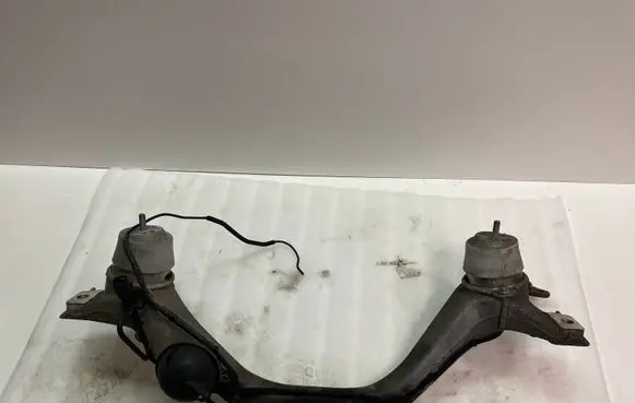 Volkswagen Touareg II Engine mounting bracket 7L8199207A 7L8199131H