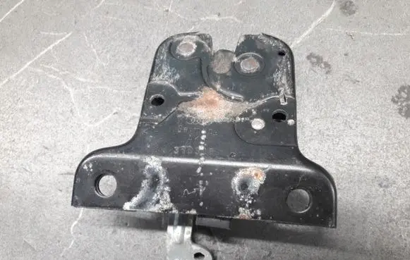 Audi A4 S4 B5 8D Tailgate/trunk/boot lock/catch/latch 8d9827778b