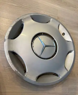 Mercedes-Benz C W202 R15 wheel hub/cap/trim 2024010024 A2024010024