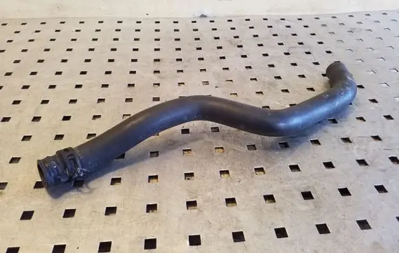 Nissan Juke I F15 Engine coolant pipe/hose