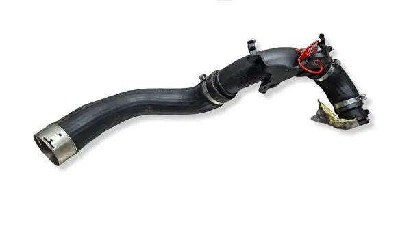 Renault Sandero II Intercooler hose/pipe S25099351 144604208R