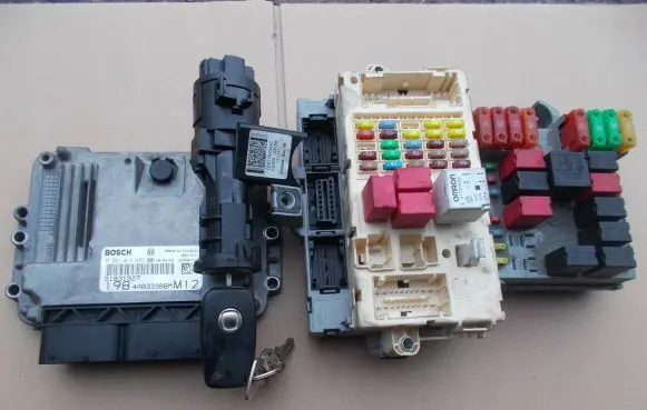 Fiat Bravo Engine control unit/module ECU 51831927