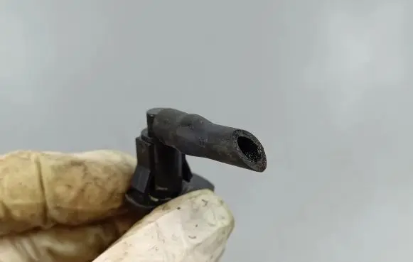Honda HR-V Windshield washer spray nozzle 