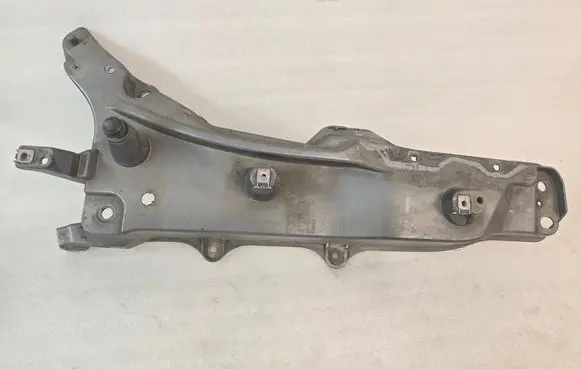 Volvo XC90 Fender mounting bracket 31391777
