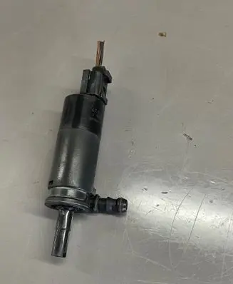 BMW 7 E65 E66 Headlight washer pump 8377613 57786310