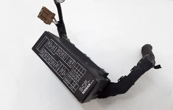 Nissan Almera N16 Fuse module 71547003TA