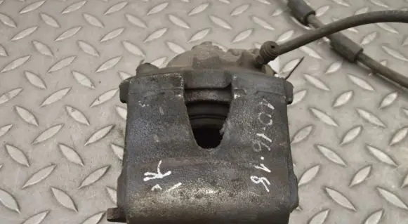 Volkswagen Golf VII Front brake caliper