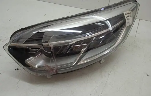 Renault Captur Headlight/headlamp 260606159R