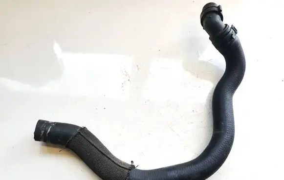 Mercedes-Benz C AMG W204 Engine coolant pipe/hose 3015123