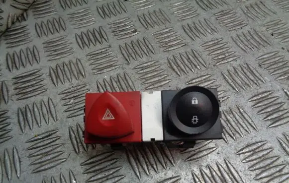 Renault Megane I Hazard light switch 8200407415