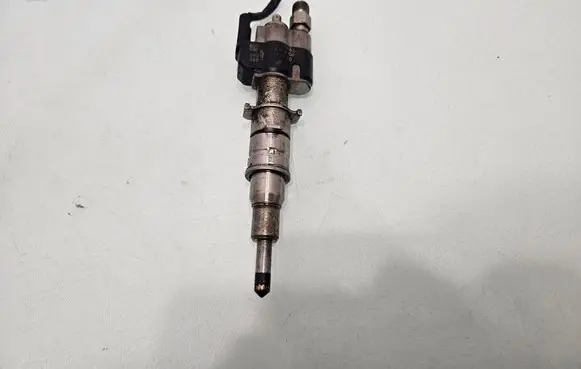 Fuel injector
