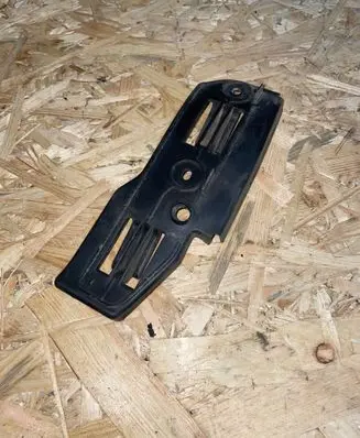 Front bumper mounting bracket