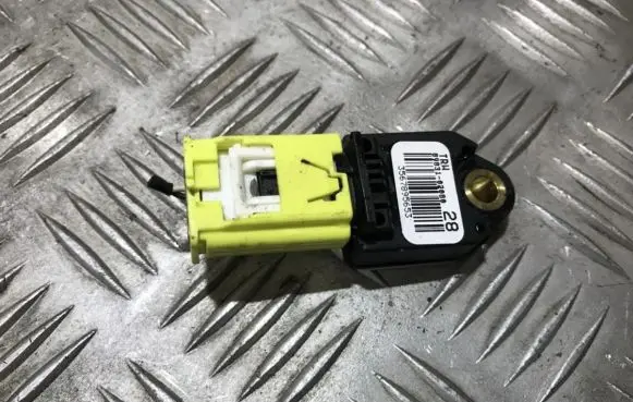Toyota Auris 150 Airbag deployment crash/impact sensor 8983102080 89831-02080