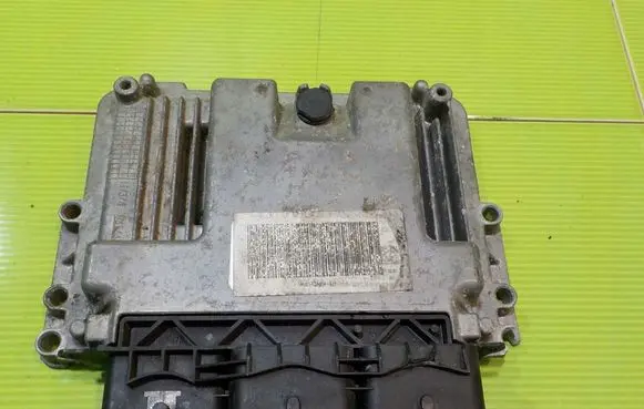 Ford Fiesta Engine control unit/module FP132 AV2112A650HG