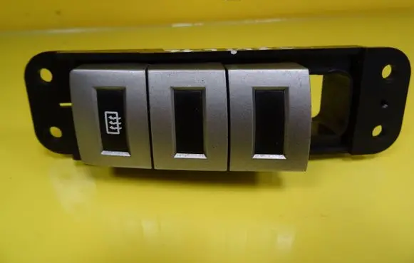 KIA Carnival Windscreen/window heater switch