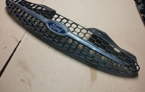 Ford Taurus Front bumper upper radiator grill YF128200AD