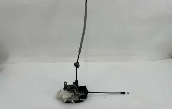Volvo V40 Front door lock 31440389