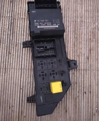 Opel Signum Fuse module 13168781 SC718810500 359171
