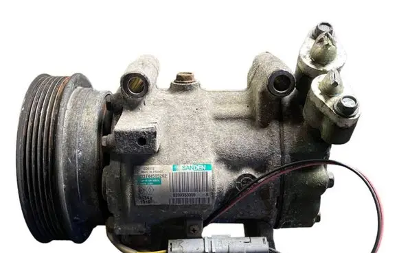Renault Clio III Air conditioning (A/C) compressor (pump) 8200953359A