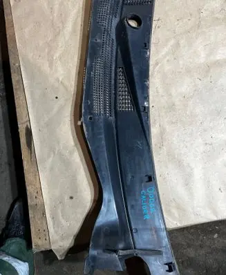 Dodge Caliber Wiper trim 05303815AF 3495L 64577B