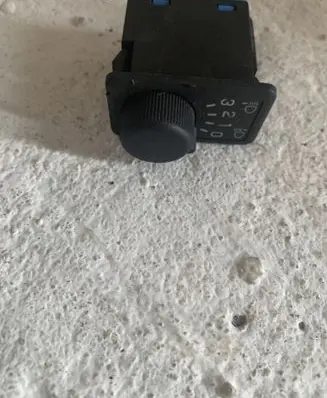 Nissan Primera Headlight level height control switch 37044A D43704