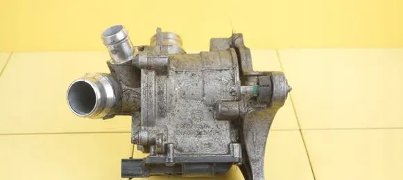 Mercedes-Benz GLA H247 Water pump A2602004100 29SP9